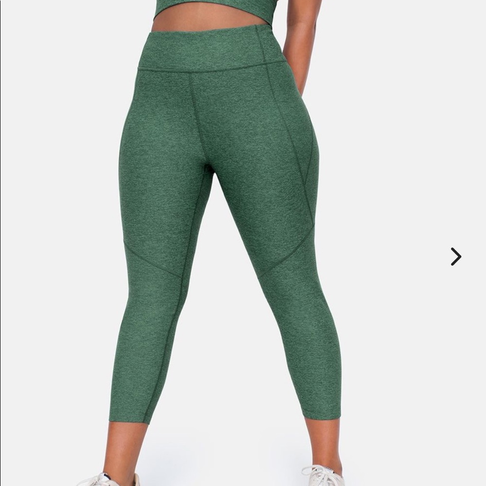 Outdoor Voices Green Warmup Leggings Sz Medium EUC